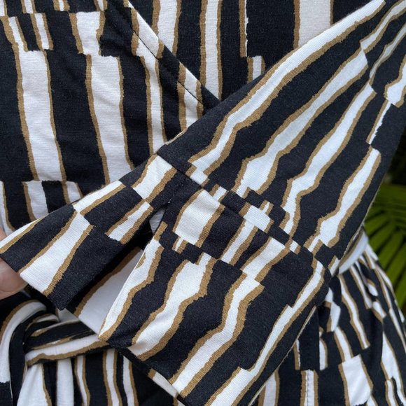 SOLDDVF wrap style top size large - Picture 5 of 8